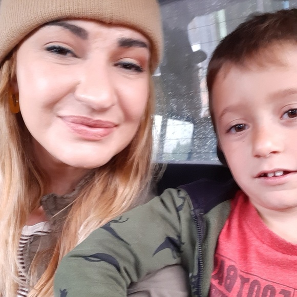 Meet your Posher, Kristyn - Picture 2 of 2